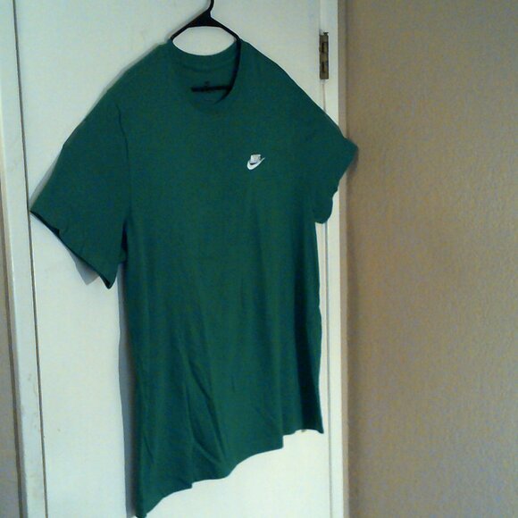 NIKE SPORTSWEAR "Club Embroidered Tee" MEN'S GREEN WHITE T-SHIRT XL AR4997-365 - Picture 4 of 6